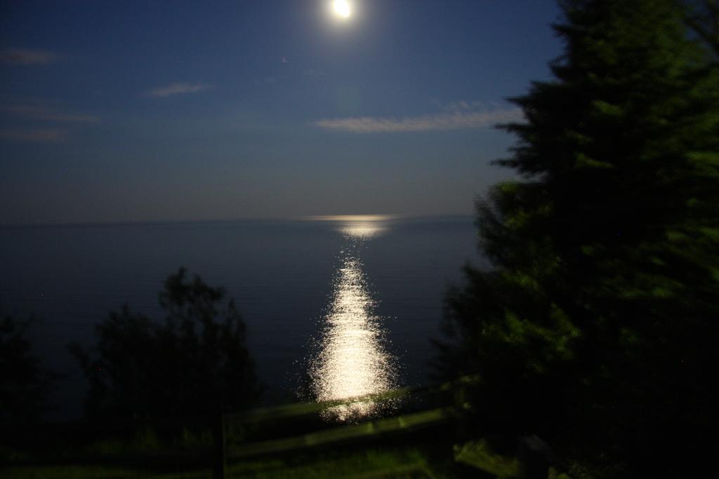 Tofte Cliff Dweller On Lake Superior מראה חיצוני תמונה